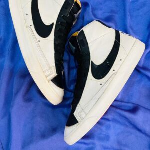 Nike Blazer Mid 77 EMB